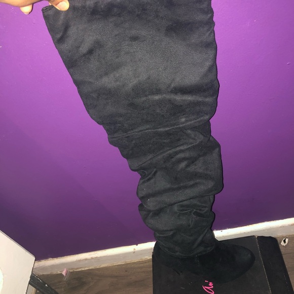 Black suede McKay thigh boot - Picture 4 of 5